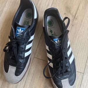 Adidas Men's Black and White Classic Sneakers
